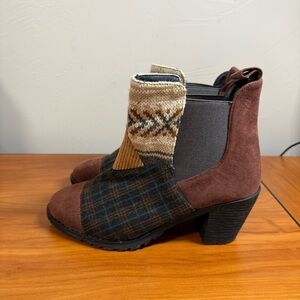 Muk Luk Nadine Pull on Bootie‎ Stacked Heel Patches Cognac Fall Ankle Waterproof